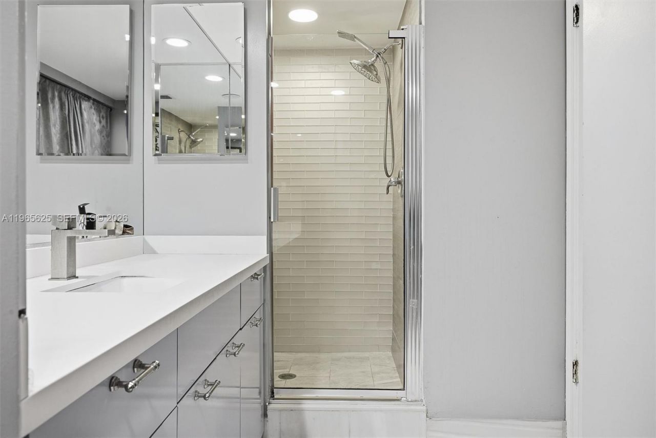 16425 Collins Ave, Unit 714, Sunny Isles Beach, FL 33160 Photo