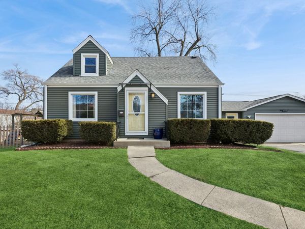 373 Woodbridge Street, Des Plaines, IL 60016