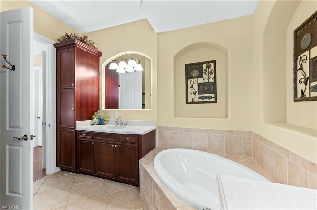 7875 Valencia Ct, Naples, FL 34113 Photo