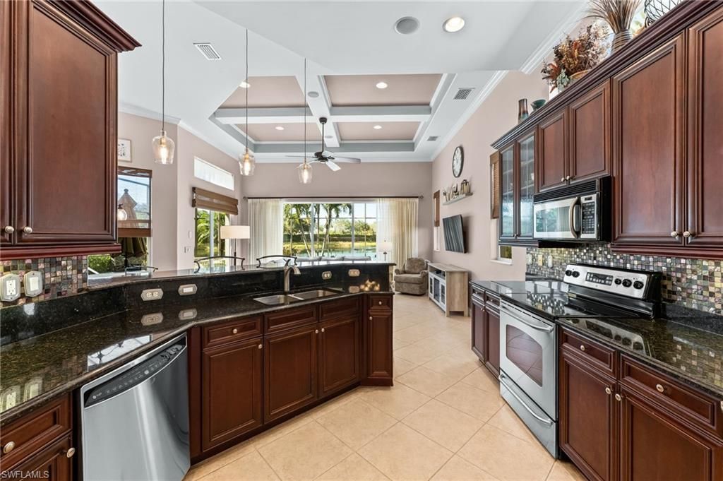 7875 Valencia Ct, Naples, FL 34113 Photo