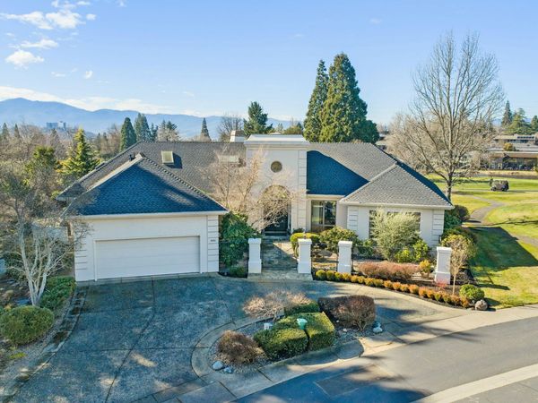 3192 Arnold Palmer Way, Medford, OR 97504