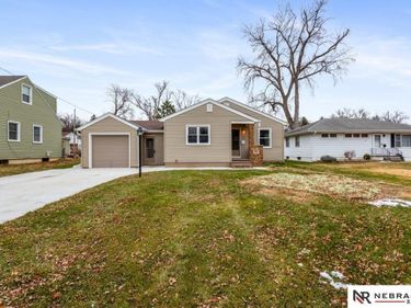 821 N 77th Street, Omaha, NE 68114