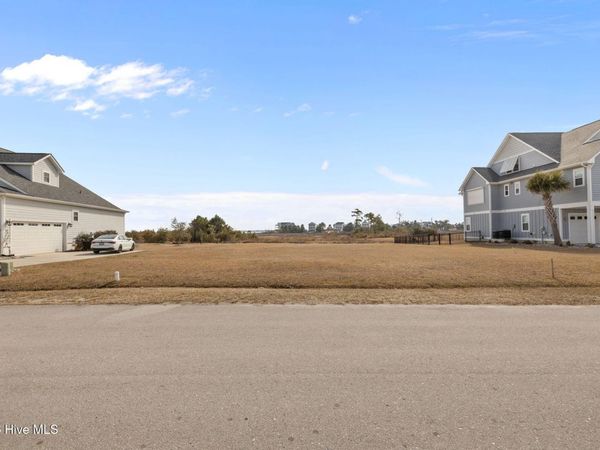 506 Lanyard Drive, Newport, NC 28570