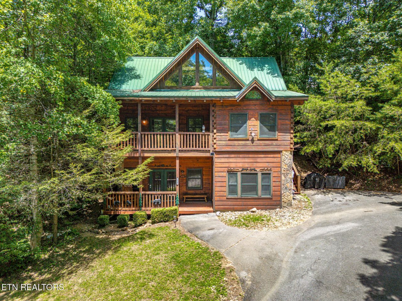 2928 Raven Fork Circle, Sevierville, TN 37876 Main Photo