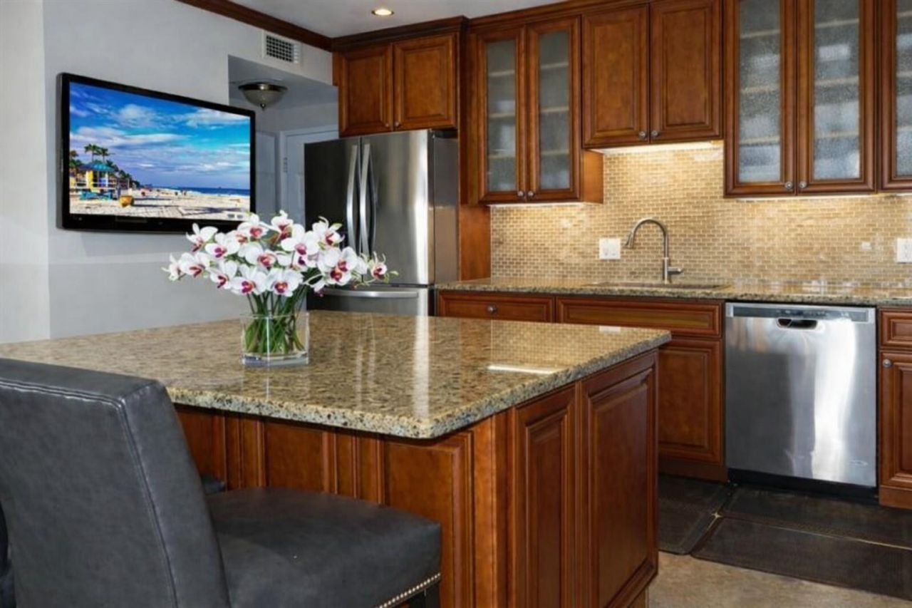 4350 Hillcrest Drive, Unit 1001   100, Hollywood, FL 33021 Photo