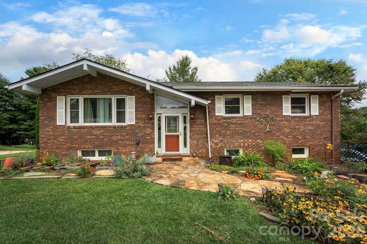 124 Oak Hill Road, Candler, NC 28715 Main Photo