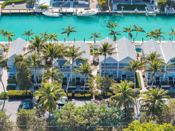 7017 Harbor Village Drive, Duck, FL 33050