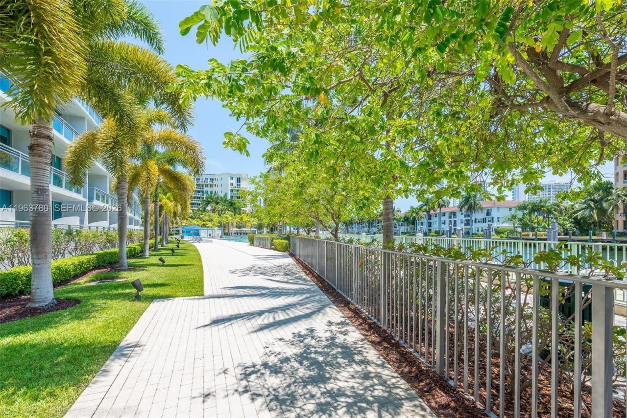 2950 NE 188th St , Unit 349, Aventura, FL 33180 Photo