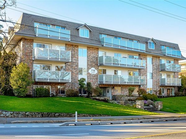 710 Lampson St, Unit 204, Esquimalt, BC V9A 6A6