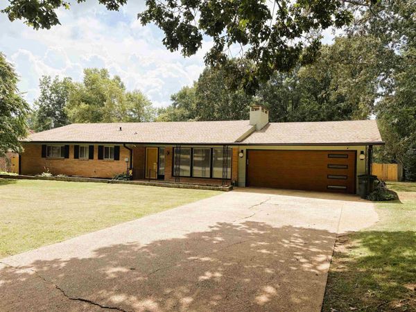 2132 Chickasaw Dr, Florence, AL