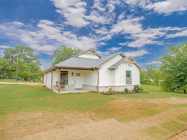 113 W Magnolia Street, Troup, TX 75789