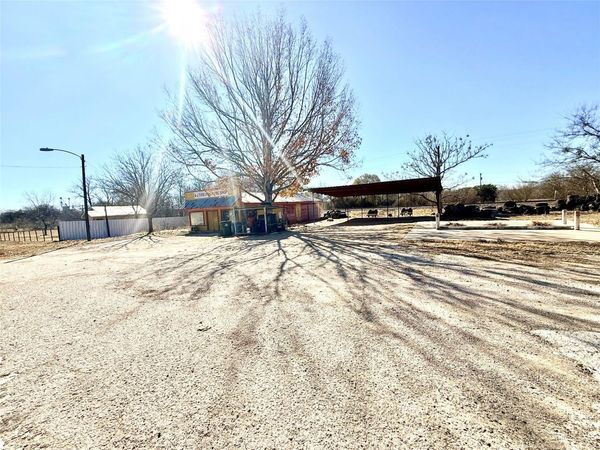 1116 E Us Highway 90 Highway, Unit E, Waelder, TX 78959