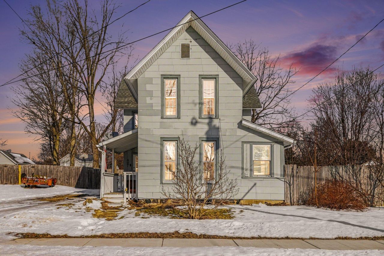 427 E Division Street, Vicksburg, MI 49097 Main Photo