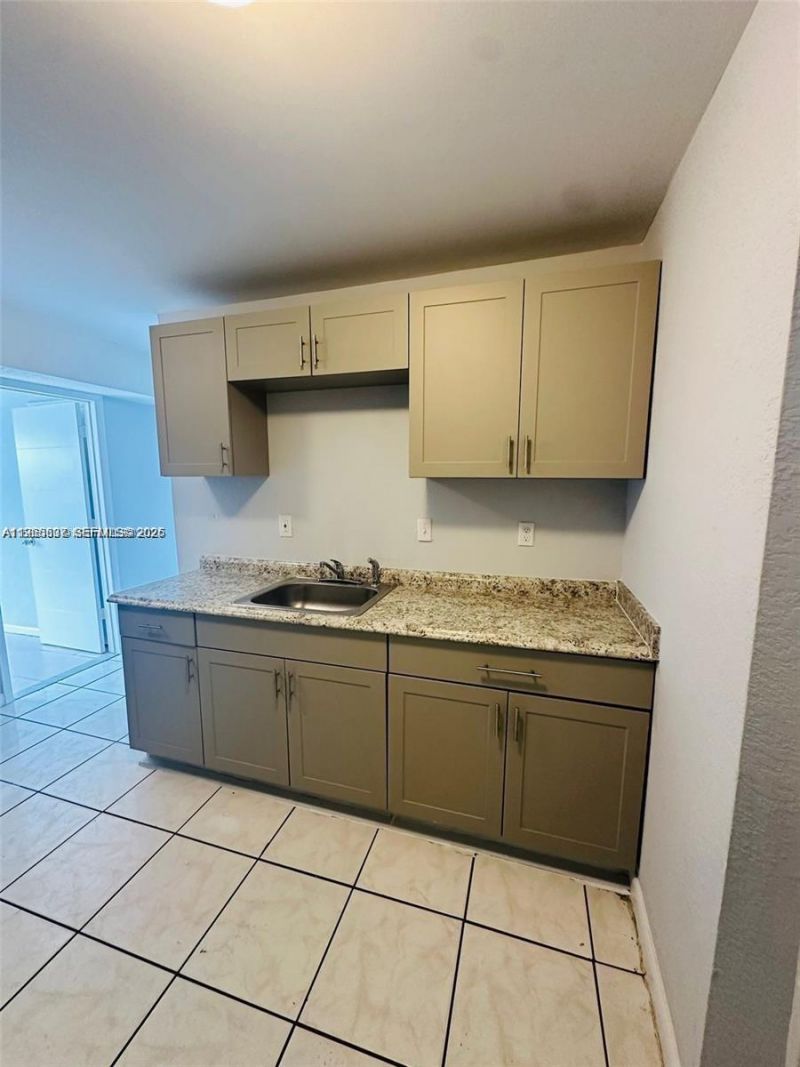 5 NE 16th Ct, Unit 2, Fort Lauderdale, FL 33305 Photo