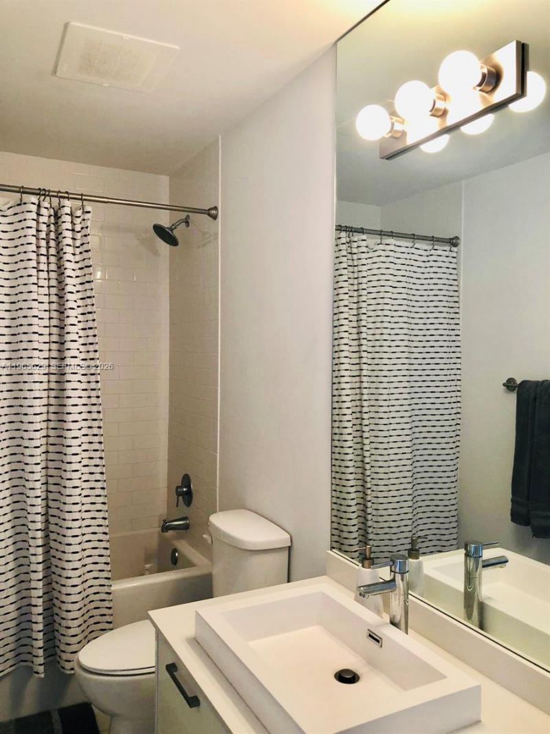 151 SE 1st St, Unit 1808, Miami, FL 33131 Photo