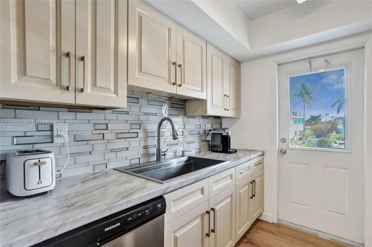 934 SE 9th Ave , Unit 17, Pompano Beach, FL 33060 Photo