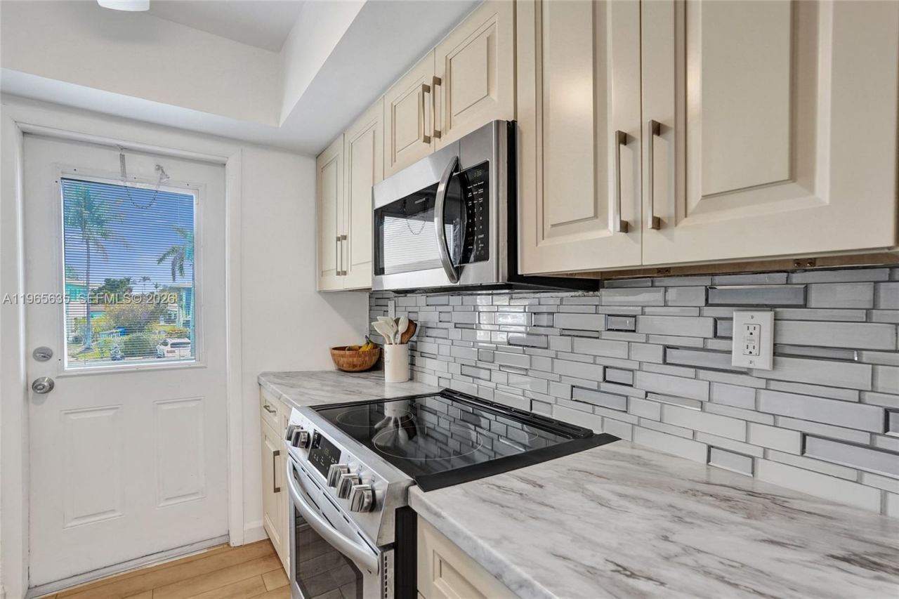 934 SE 9th Ave , Unit 17, Pompano Beach, FL 33060 Photo