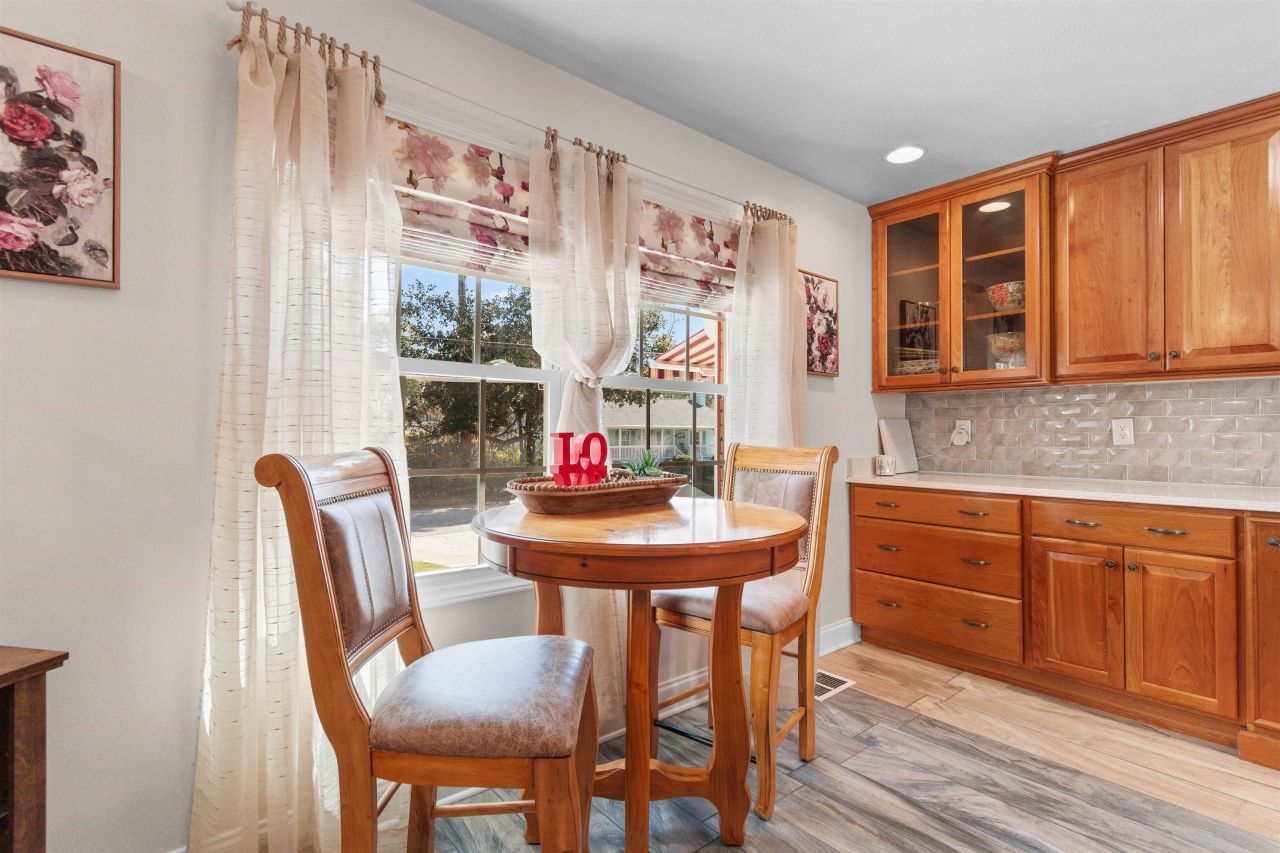 1010 Moss Dr. Photo 13