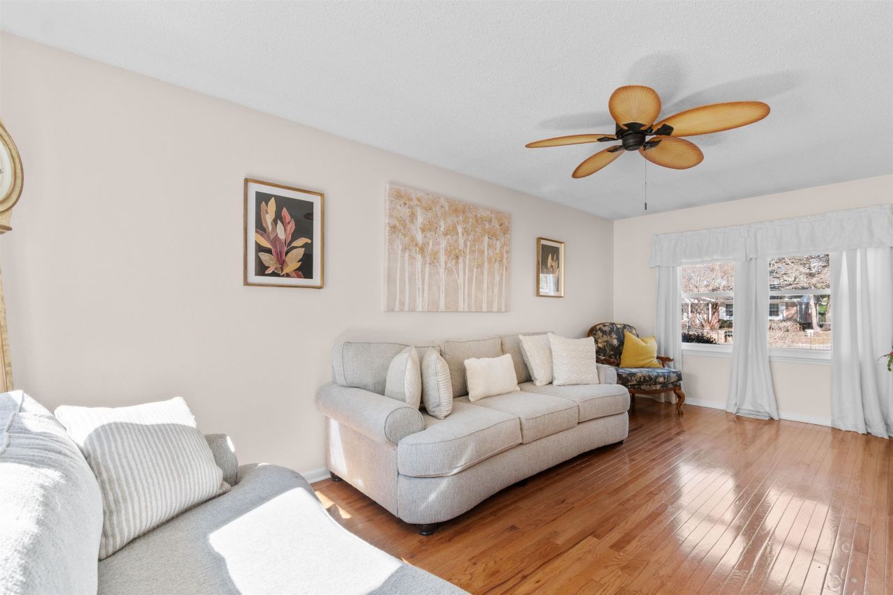 1010 Moss Dr. Photo 5