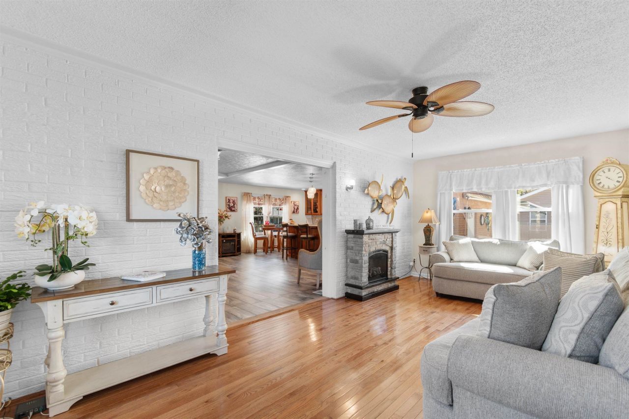 1010 Moss Dr. Photo 6