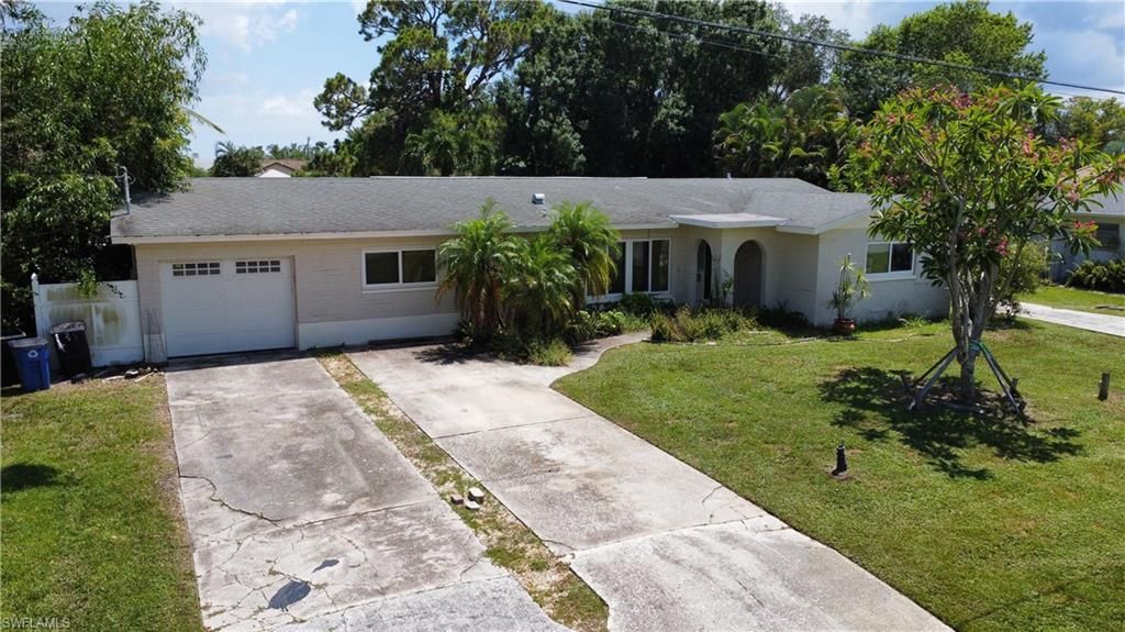 1845 Marina Cir, North Fort Myers, FL 33903 Photo
