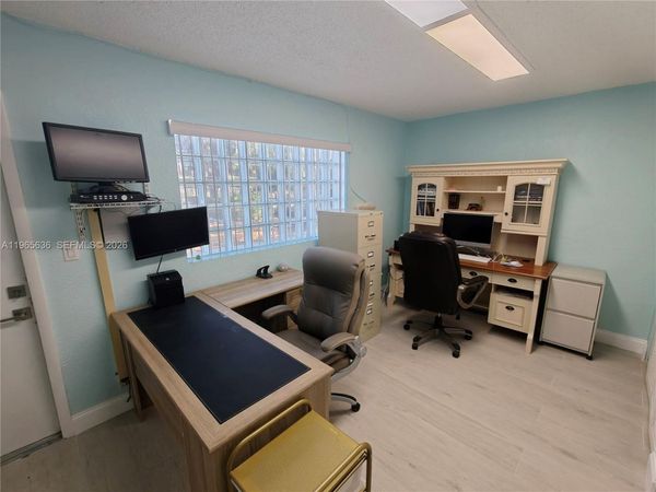 6888 Taft St, Hollywood, FL 33024