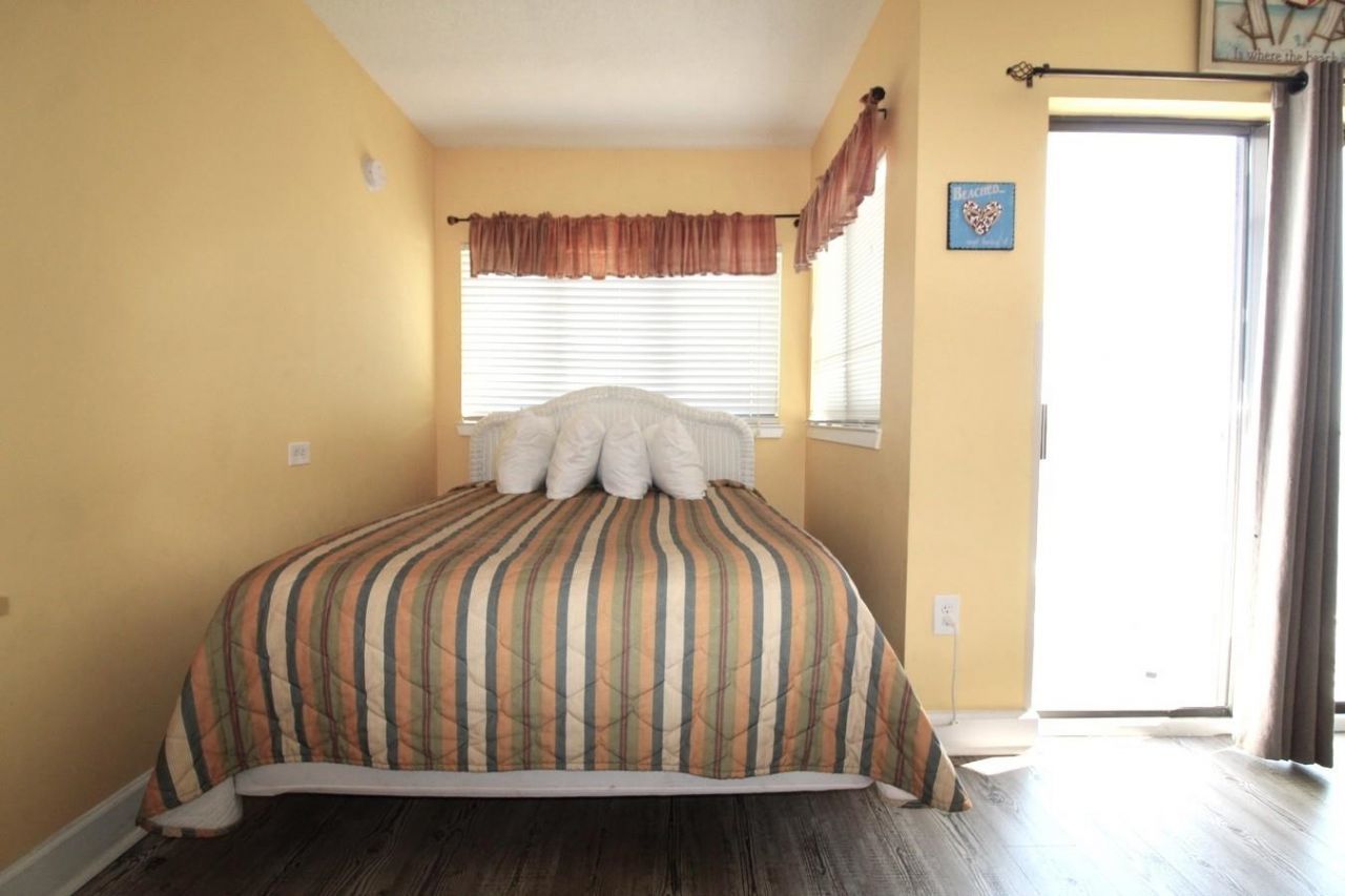 1605 S Ocean Blvd. Photo 7