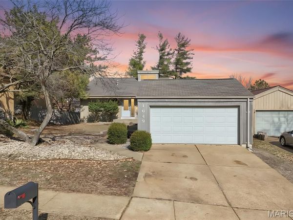 1649 Country Hill Lane, Manchester, MO 63021