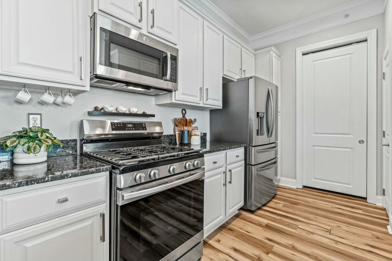 200 River Landing Drive Photo 5