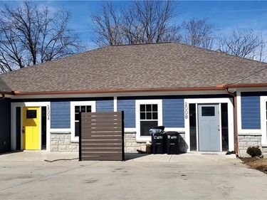 200 SE 8th Street, Oak Grove, MO 64075