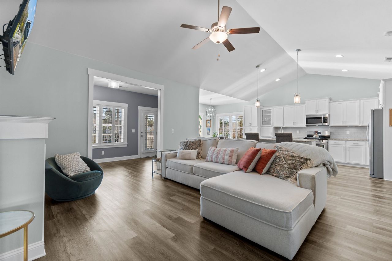 2813 Grassland Ln. Photo 8