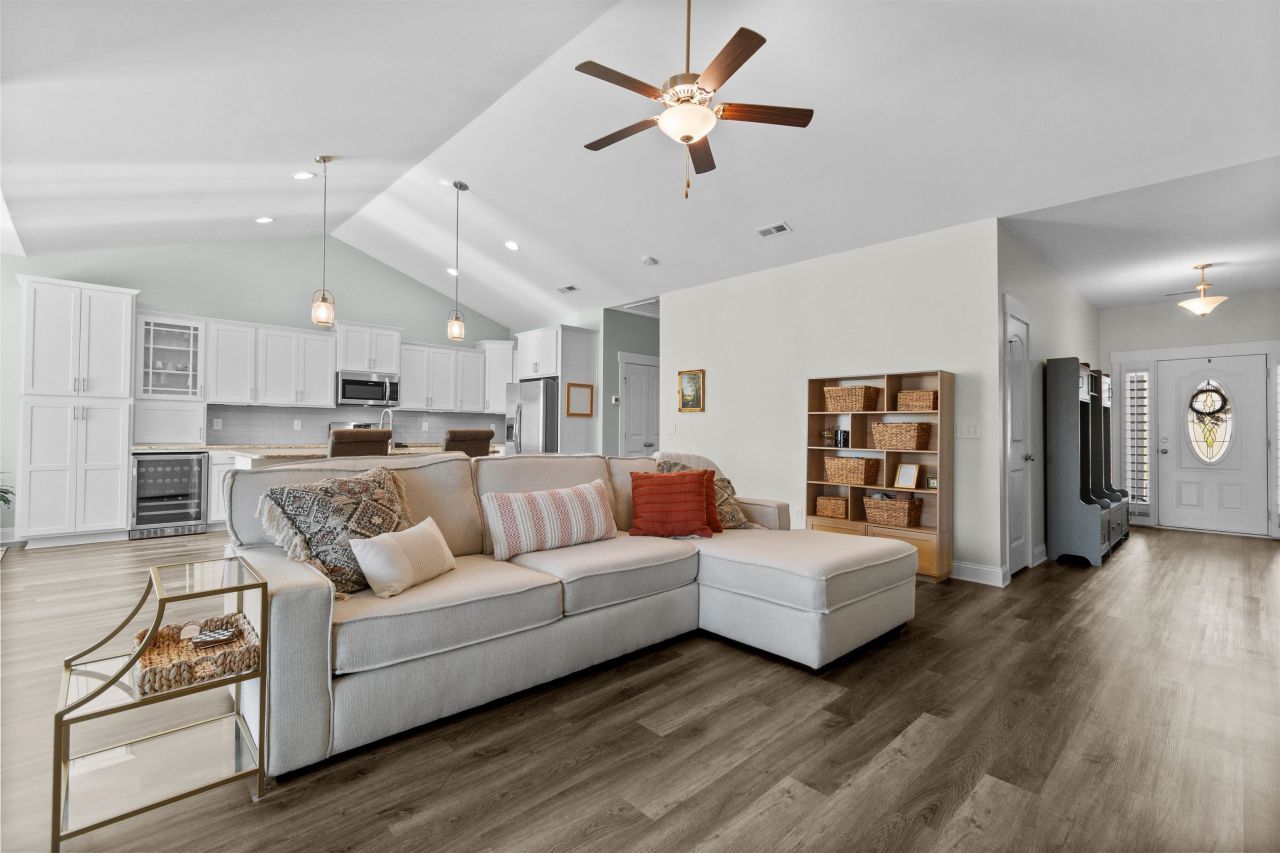 2813 Grassland Ln. Photo 9