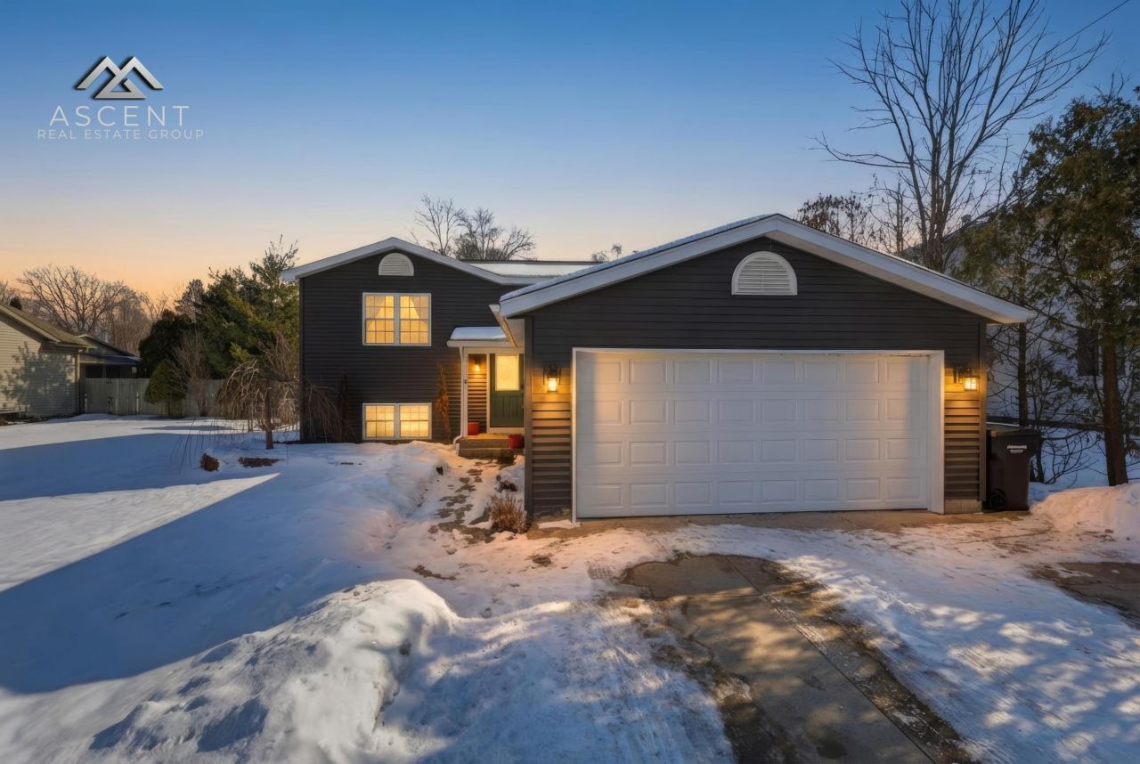 130 S 7th Street Ne, Cedar Springs, MI 49319 Main Photo