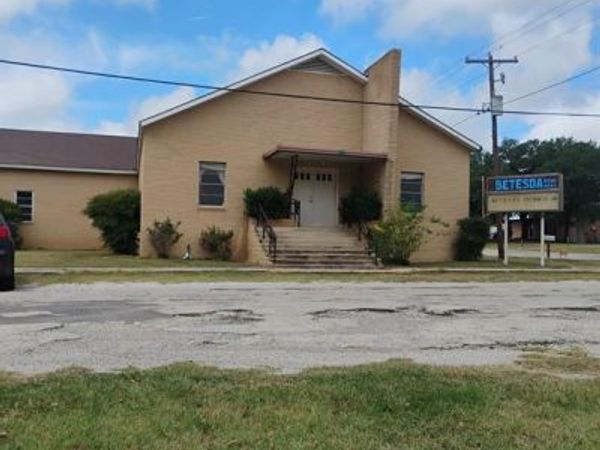 532 N Travis Street , De Leon, TX 76444