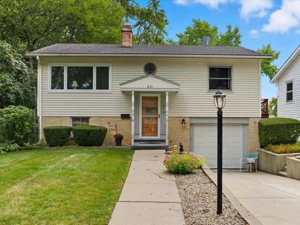 851 Glenview Avenue, Mundelein, IL 60060