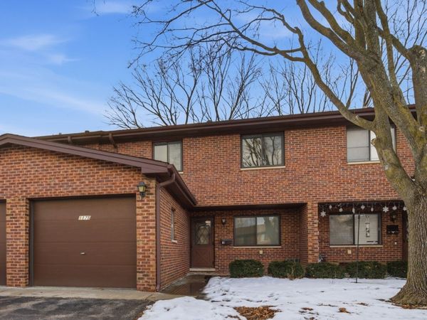 1175 Hunters Lane, Lake Zurich, IL 60047