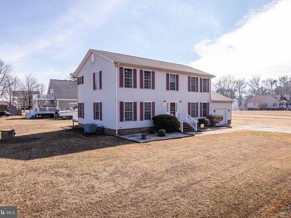 144 ESSEX, MONTROSS, VA 22520