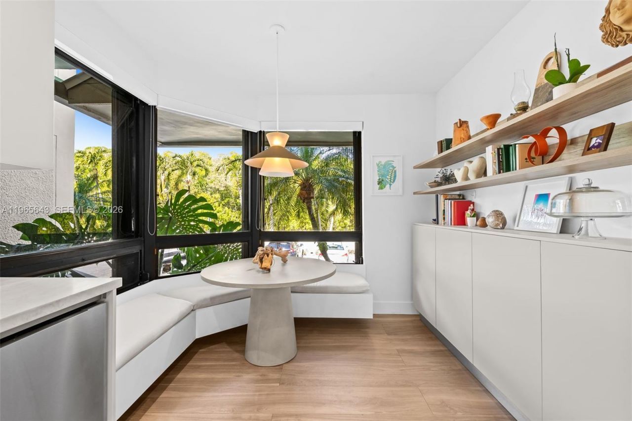 2662 NE 135th St, North Miami, FL 33181 Photo