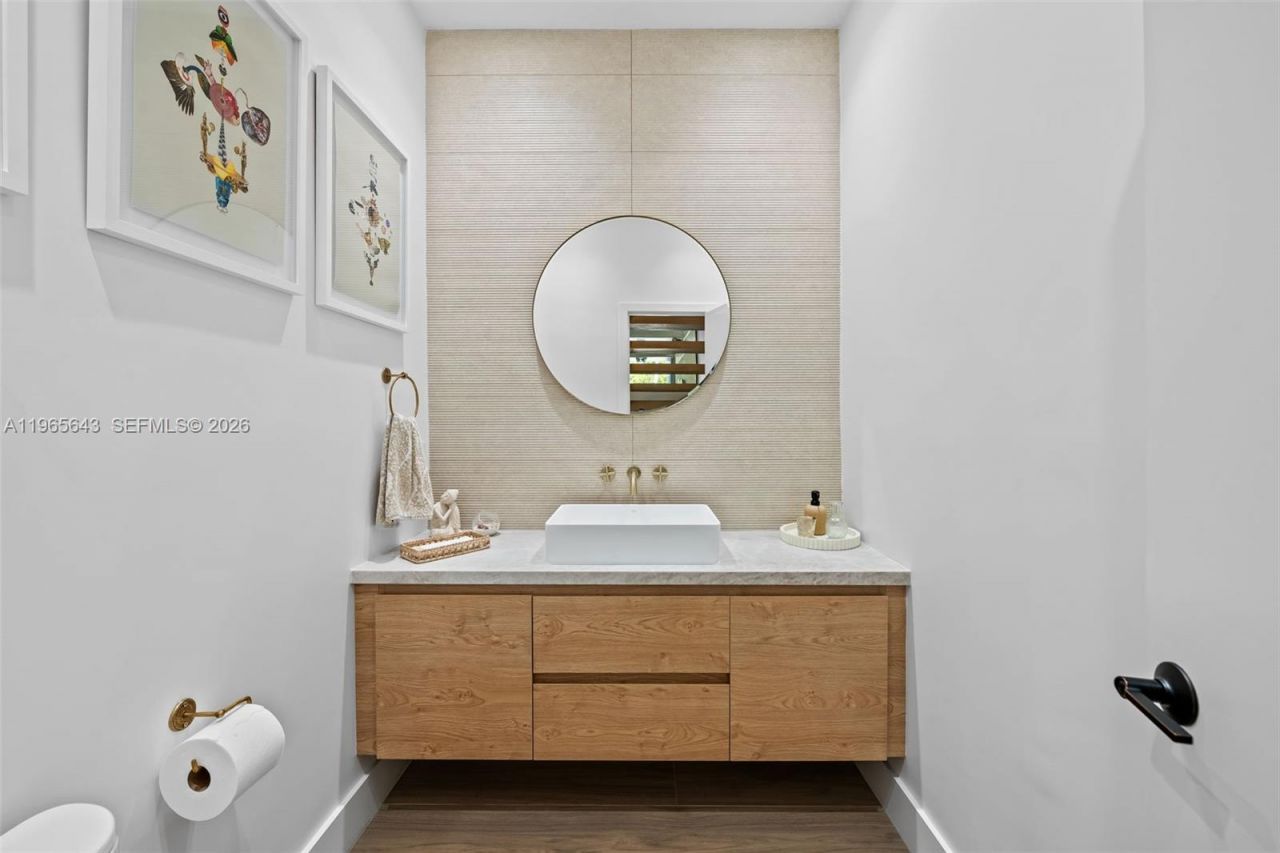 2662 NE 135th St, North Miami, FL 33181 Photo