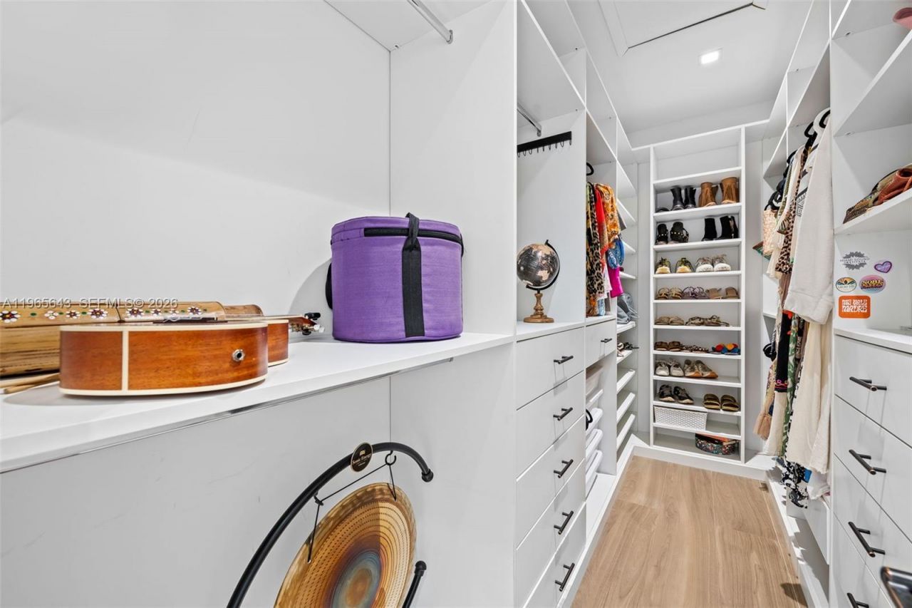 2662 NE 135th St, North Miami, FL 33181 Photo