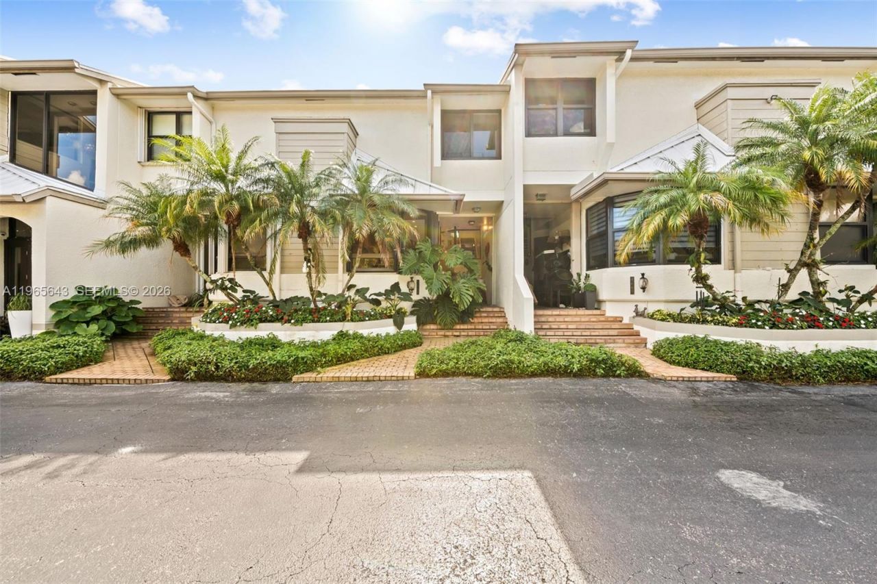 2662 NE 135th St, North Miami, FL 33181 Photo