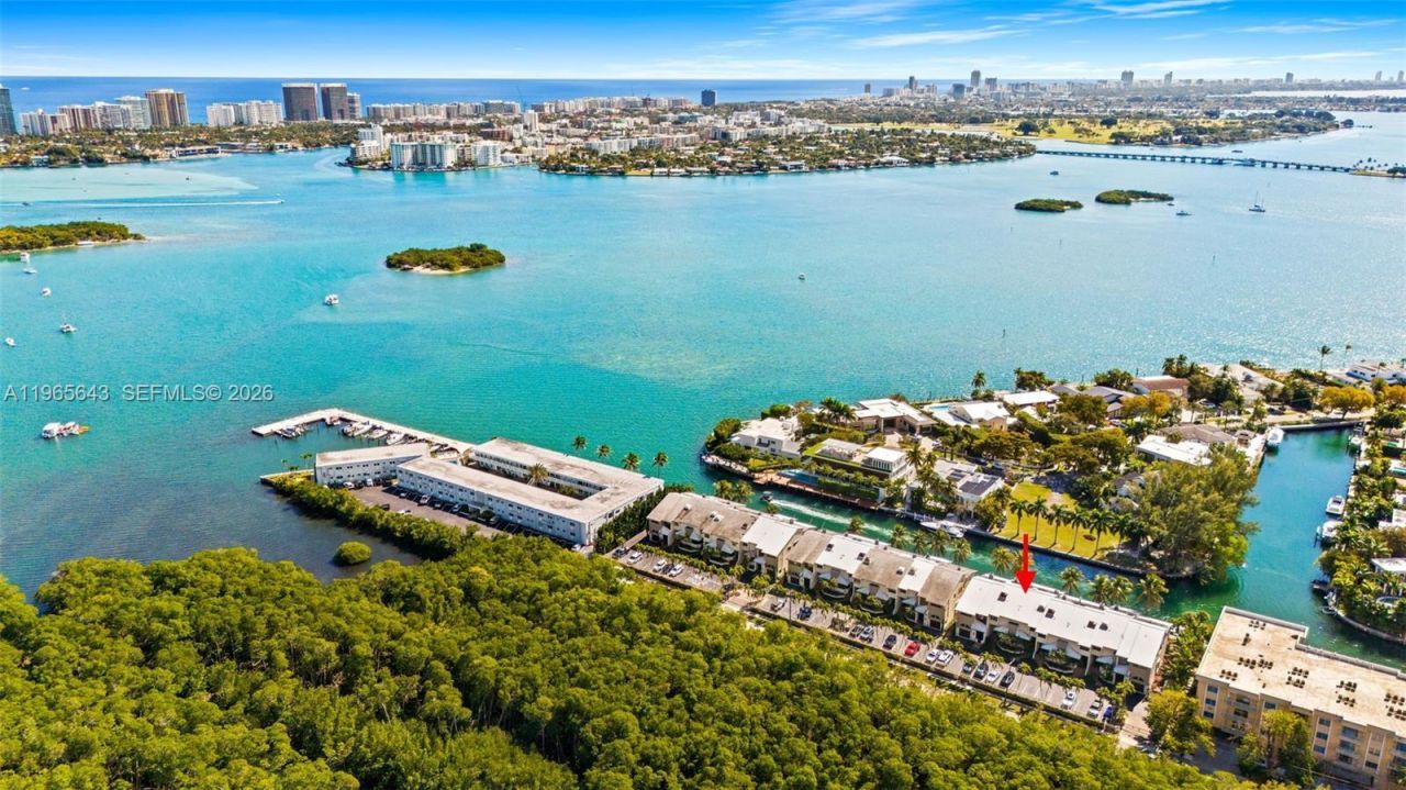 2662 NE 135th St, North Miami, FL 33181 Photo