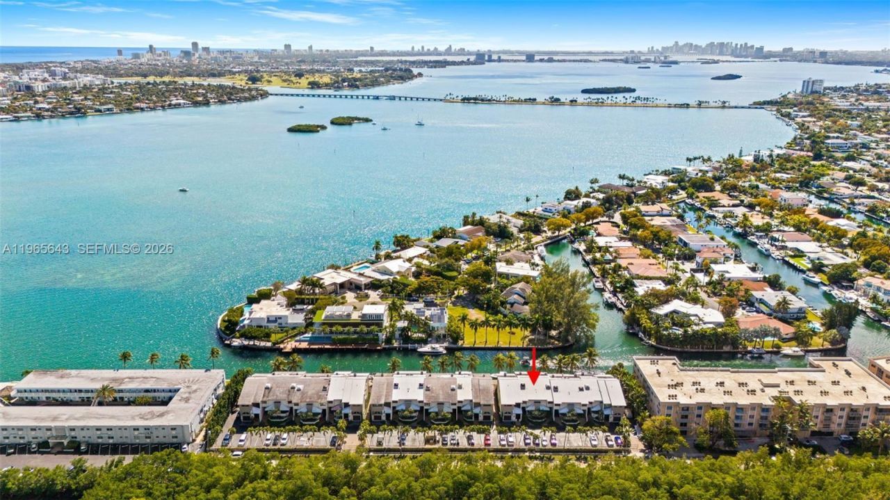 2662 NE 135th St, North Miami, FL 33181 Photo