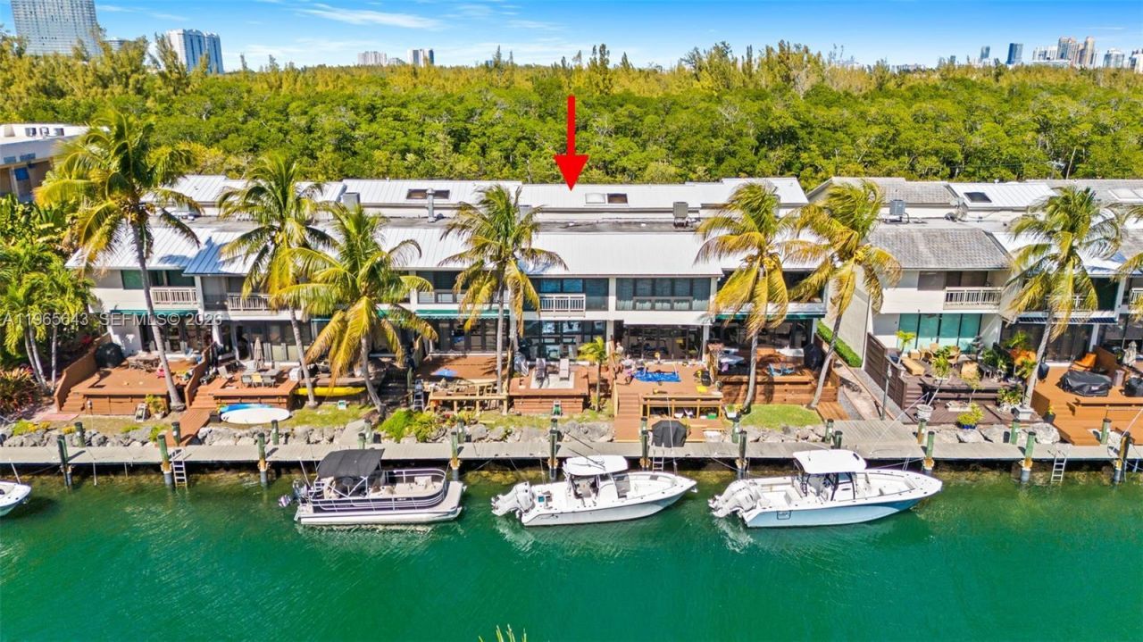 2662 NE 135th St, North Miami, FL 33181 Photo