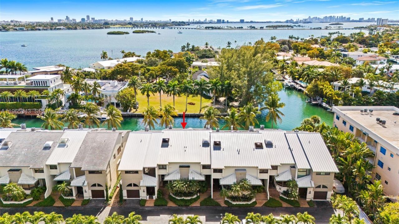 2662 NE 135th St, North Miami, FL 33181 Photo