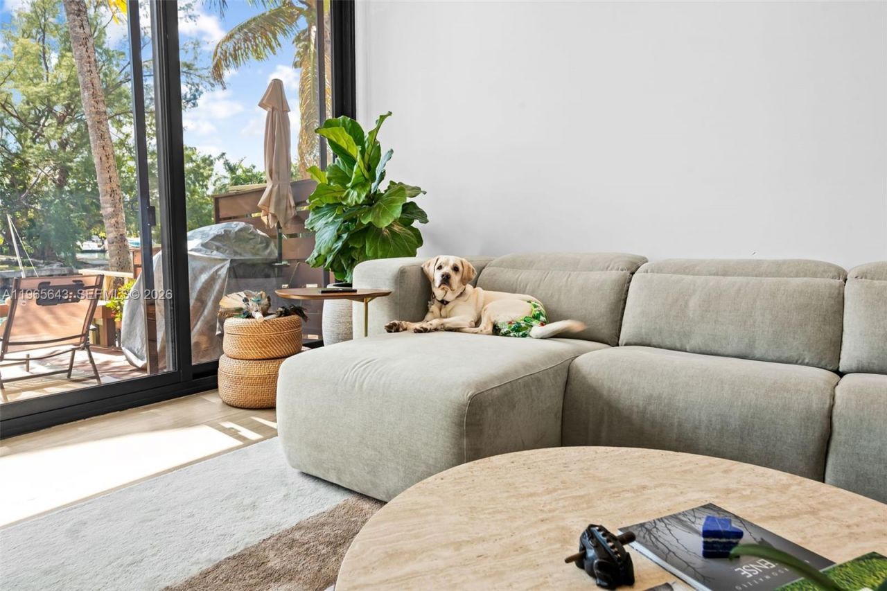 2662 NE 135th St, North Miami, FL 33181 Photo