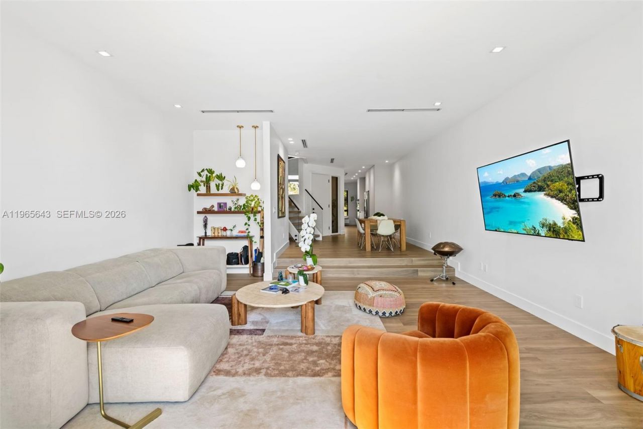 2662 NE 135th St, North Miami, FL 33181 Photo