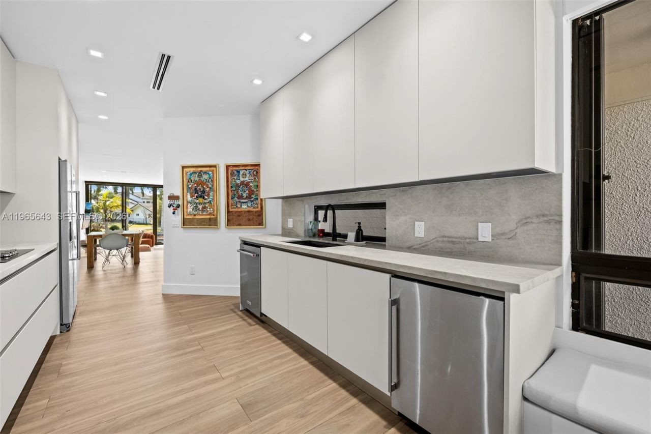 2662 NE 135th St, North Miami, FL 33181 Photo