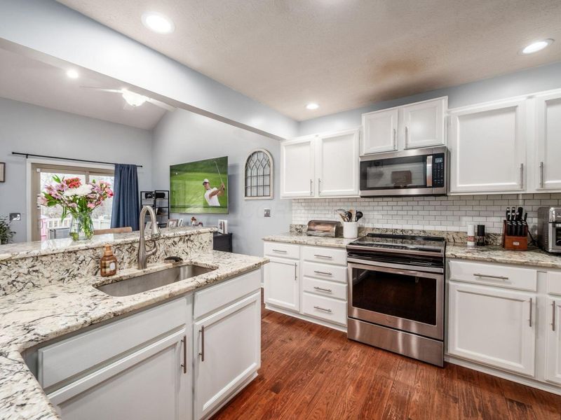 1041 Cape Charles Drive, Columbus, OH 43228 Photo 13