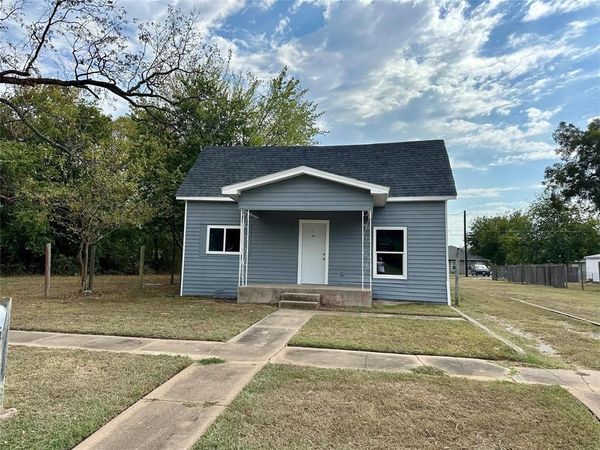 712 W Bond Street , Denison, TX 75020